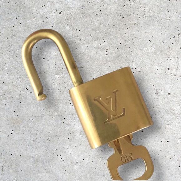 Louis Vuitton 310 Brass Lock and Key Set 🔐 - Picture 3 of 5